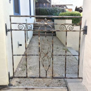 Gate